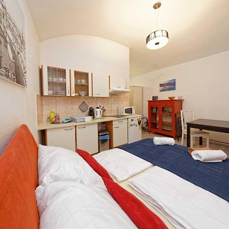 Riverside Apartment 프라하 외부 사진